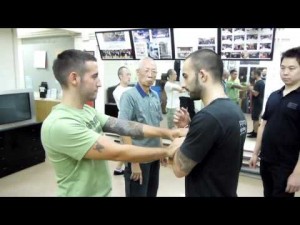 Chu Shong Tin Wing Chun - turning with extended arms - Biu Jee